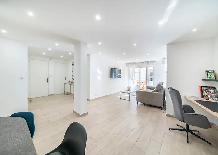 3 Pieces Renove En Bord De - Terrasse * Канны