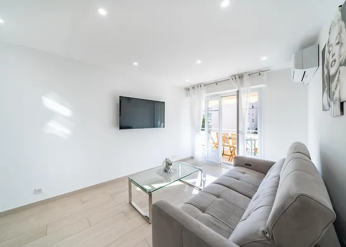 3 Pieces Renove En Bord De - Terrasse * Канны