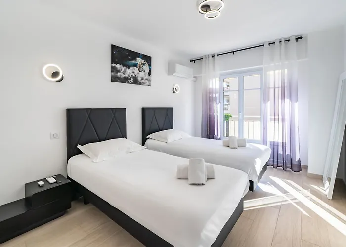 3 Pieces Renove En Bord De - Terrasse * Канны